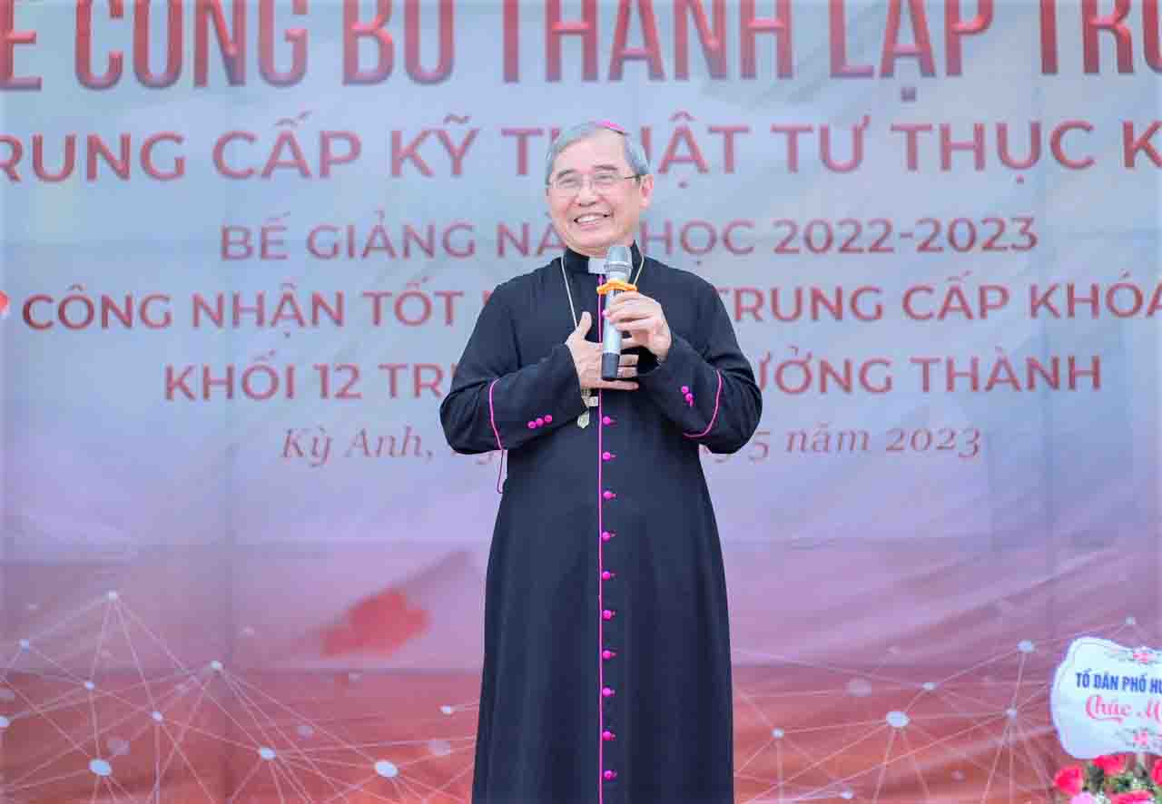 Đức Cha Louis Nguyễn Anh Tuấn dâng thánh lễ dịp thành lập Trường Trung Cấp thuộc Dòng Don Bosco