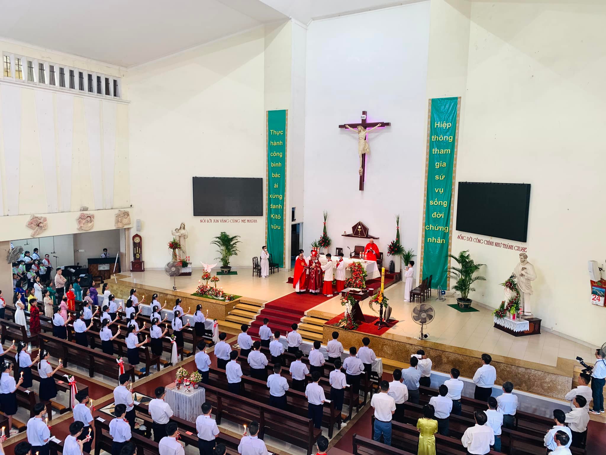 Giáo xứ Hòa Hưng: Lãnh nhận Hồng Ân Chúa Thánh Thần 24-7-2022