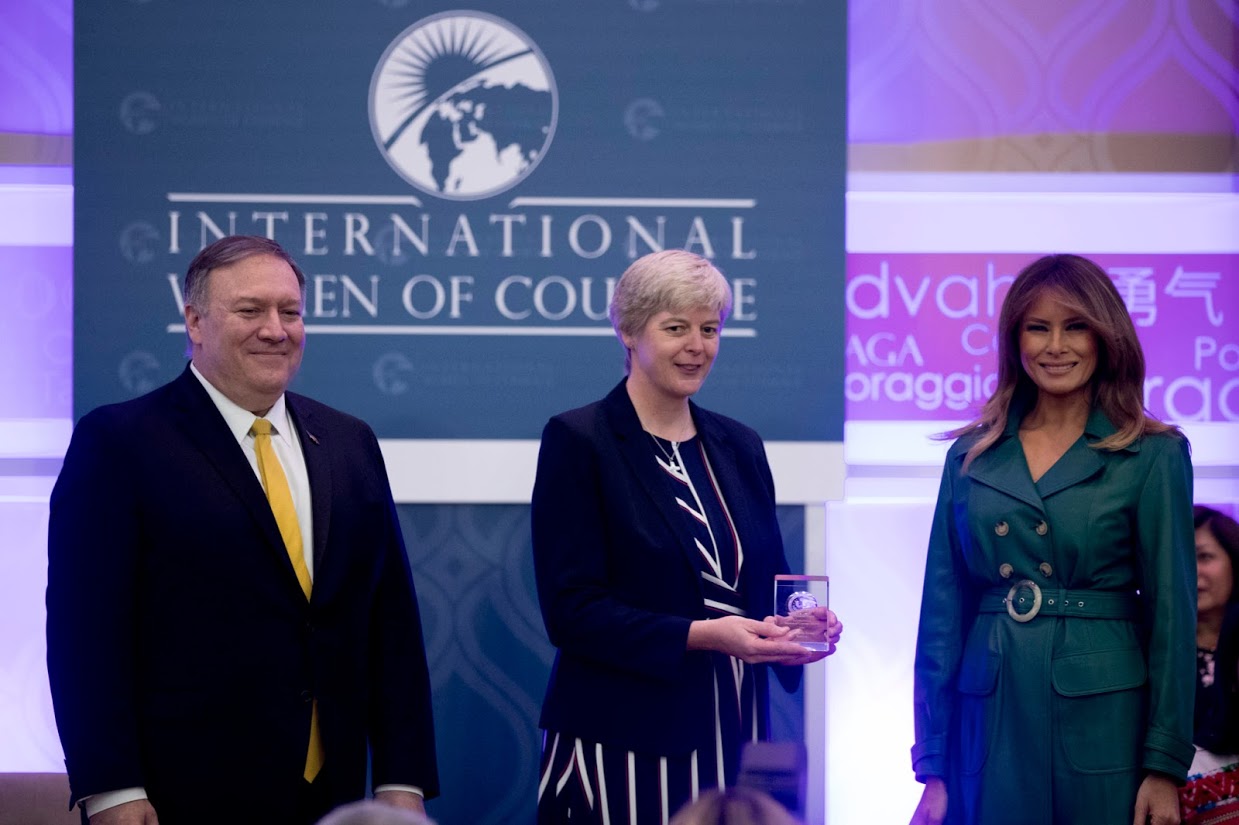 Nữ tu Ai len nhận giải thưởng Người Phụ nữ Can đảm