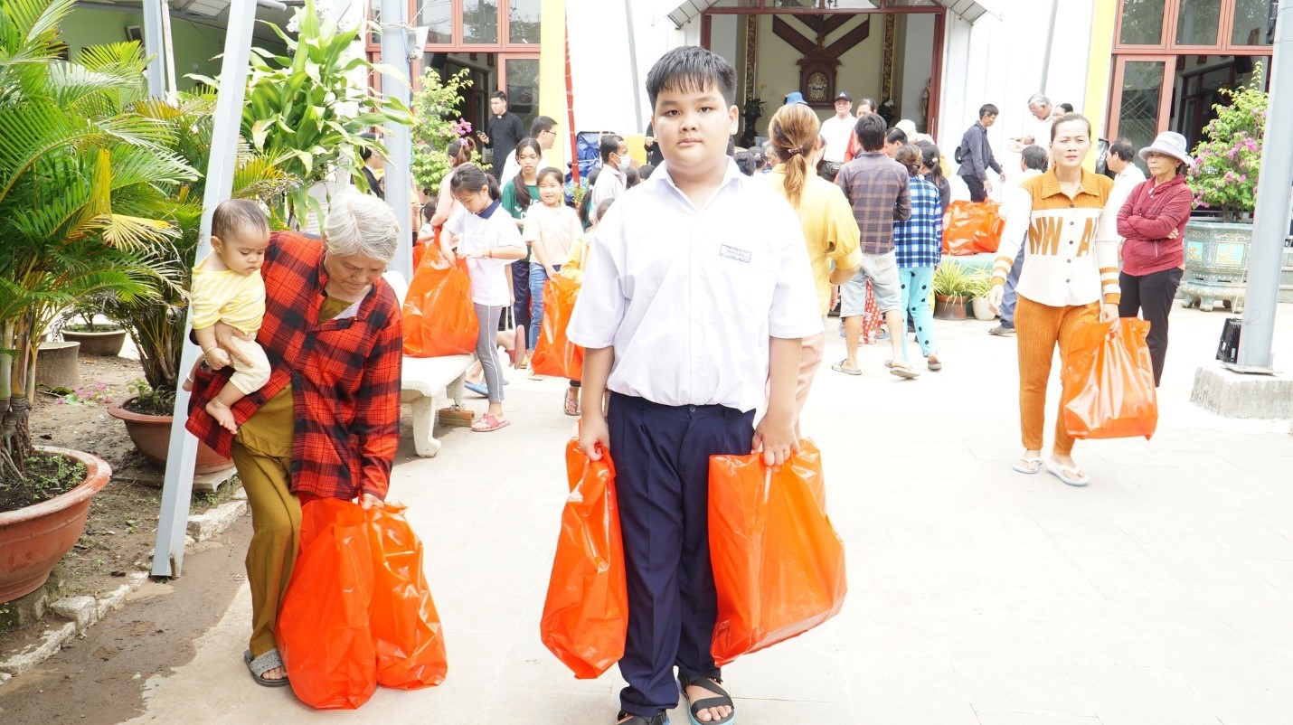 Caritas GX Lam Sơn: trao quà Trung Thu cho các em thiếu nhi giáo điểm Doi Lầu