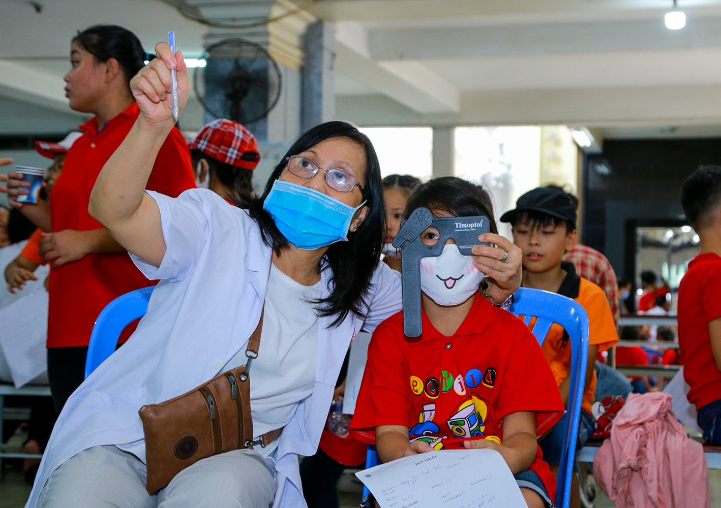 Giáo Xứ Nam Hòa: Khám chữa bệnh cho các em trong mái ấm thuộc Tổng Giáo phận Sài Gòn