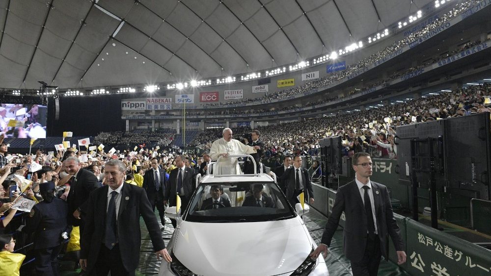 Đức Thánh Cha dâng thánh lễ tại hội trường thể thao Tokyo Dome