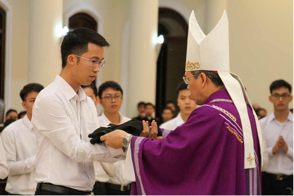 ĐCV Thánh Giuse Sài Gòn: Thánh lễ tạ ơn tân linh mục khóa 18 Gp. Mỹ Tho và Nghi thức trao tu phục cho các chủng sinh khóa 27