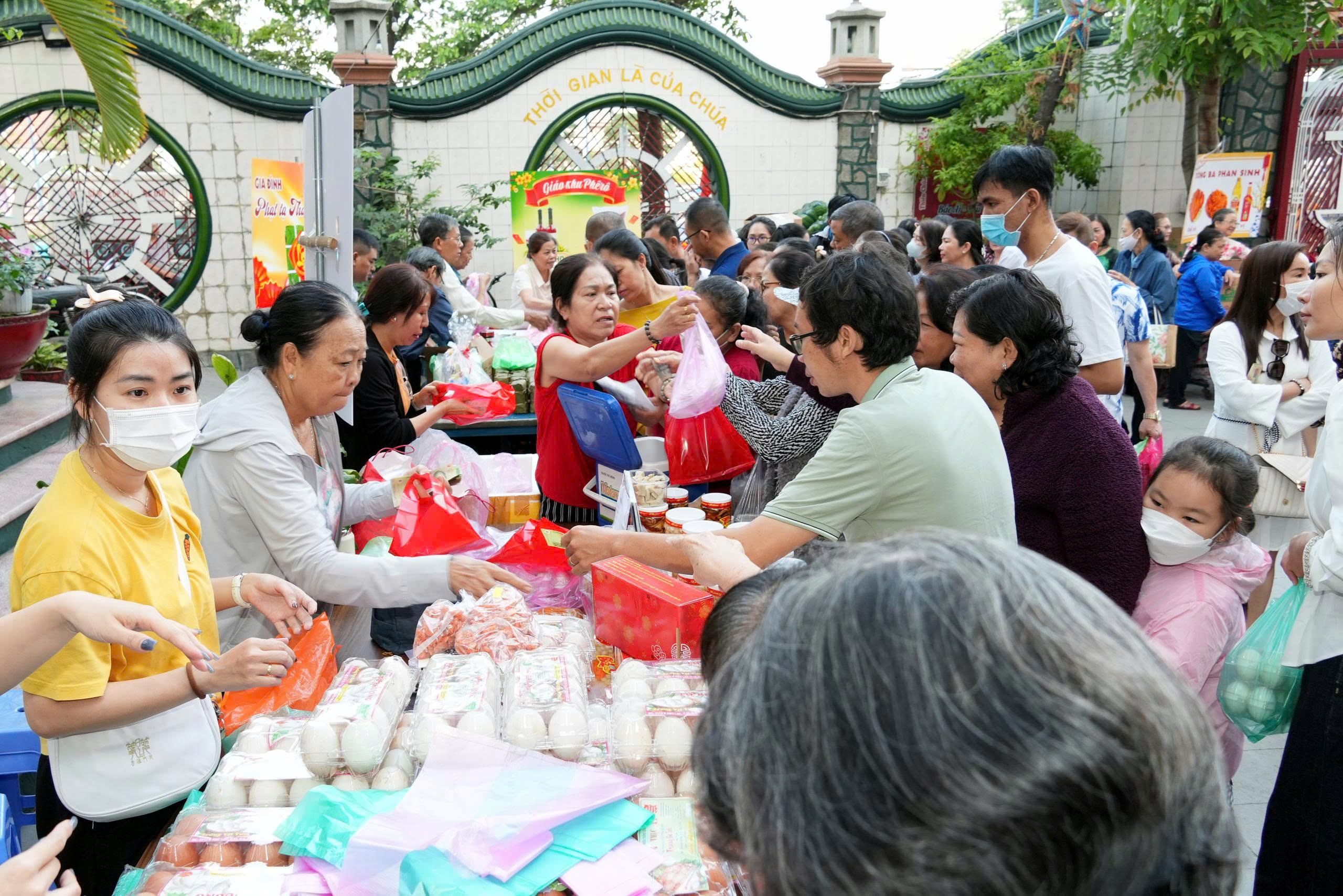 Giáo xứ Vĩnh Hội: Phiên Chợ Xuân - Yêu thương và sẻ chia trong tinh thần phục vụ