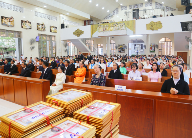 Giáo xứ  Vinh Sơn - Ông Tạ: Thánh lễ tuyên hứa của HĐMV nhiệm kỳ 2024-2028