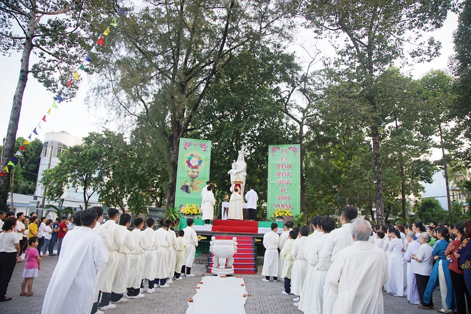 Giáo xứ Phú Bình: Tôn vinh Thánh Thể