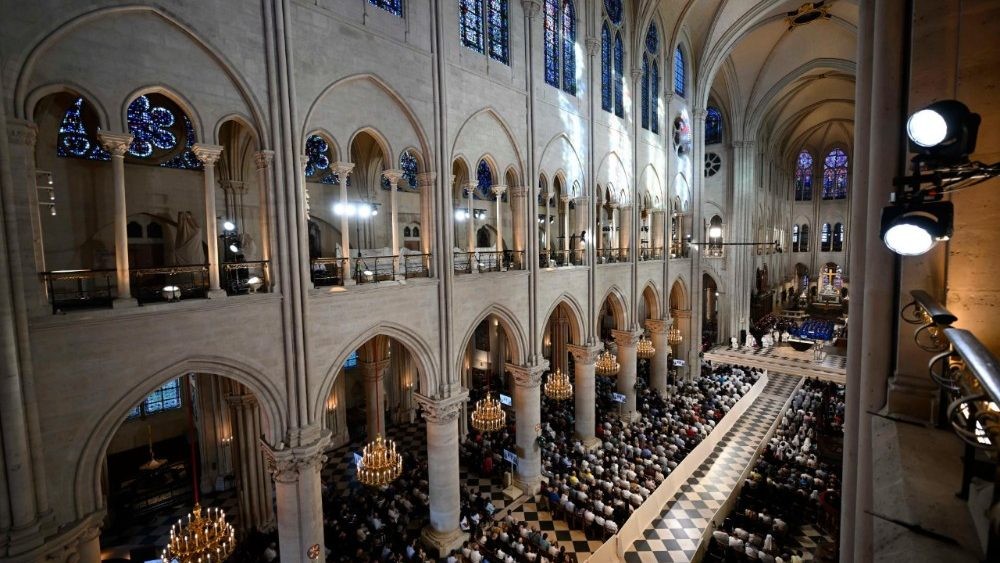 Đức Lêô XIV tại Nhà thờ Đức Bà Paris: Nơi ánh sáng gặp trời cao