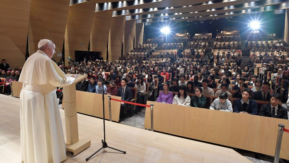 Đức Thánh Cha thăm đại học Sophia của dòng Tên ở Nhật Bản