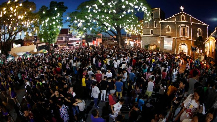 Cầu nguyện cho người Philippines, nạn nhân của thiên tai và khủng bố trong dịp Giáng Sinh