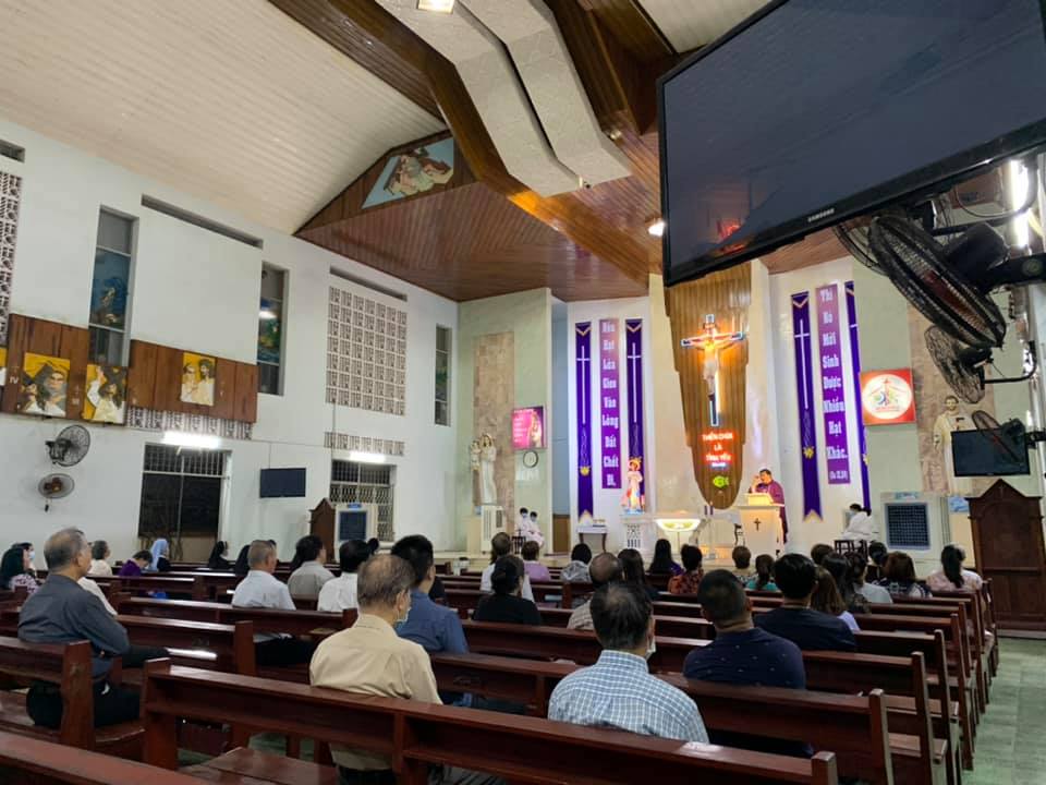 Giáo xứ Tân Trang: Tuần lễ thánh ân và Giao hòa 2021