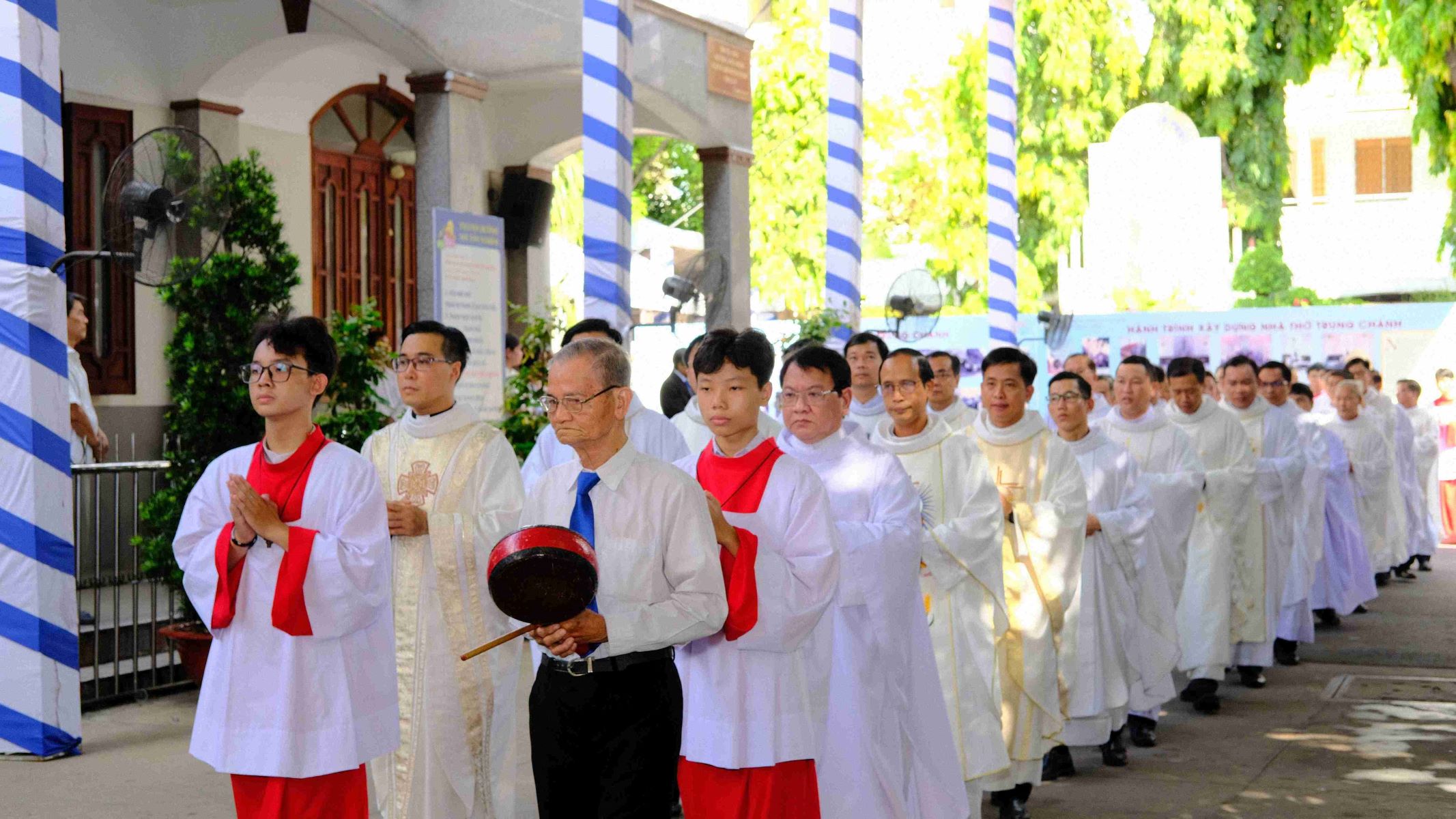 Giáo xứ Trung Chánh: Thánh lễ Tạ ơn khai mạc Năm Thánh mừng 70 năm thành lập giáo xứ