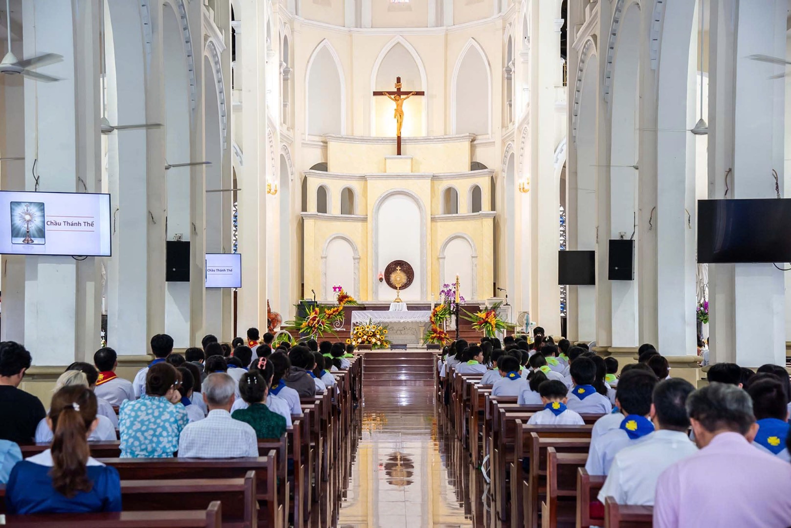 Giáo xứ Thánh Jeanne d'Arc: Ngày Chầu Thánh Thể thay Giáo phận