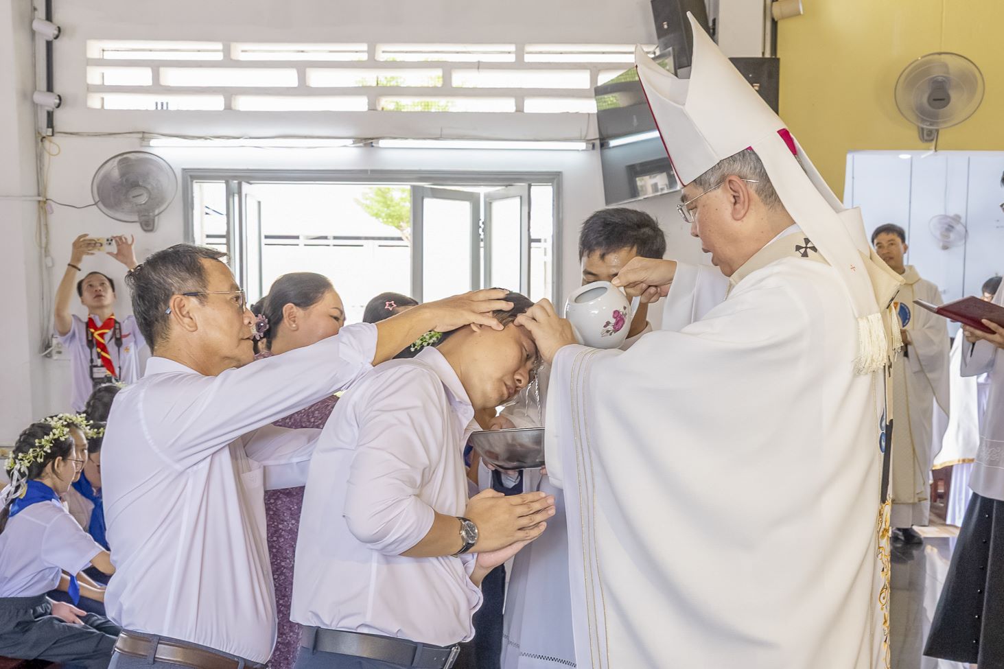 Lửa Thánh Thần thắp sáng vùng truyền giáo Cần Giờ