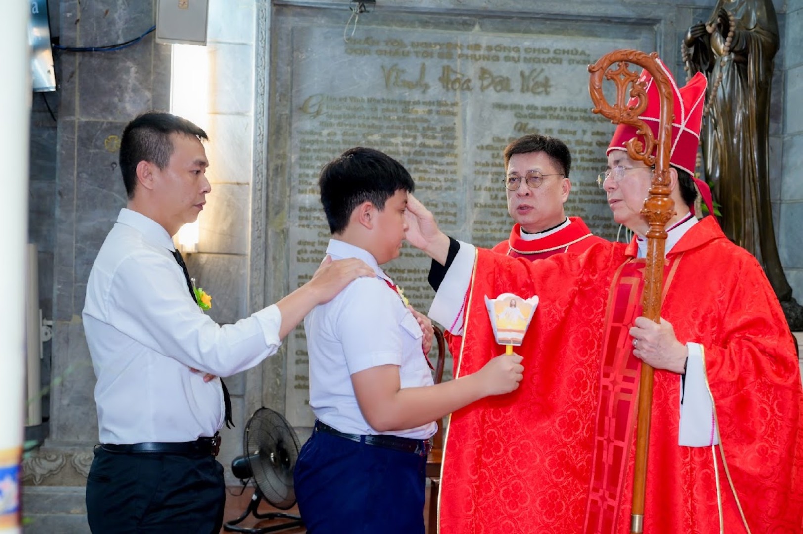 Giáo xứ Vĩnh Hòa: 41 em thiếu nhi lãnh nhận Bí tích Thêm Sức
