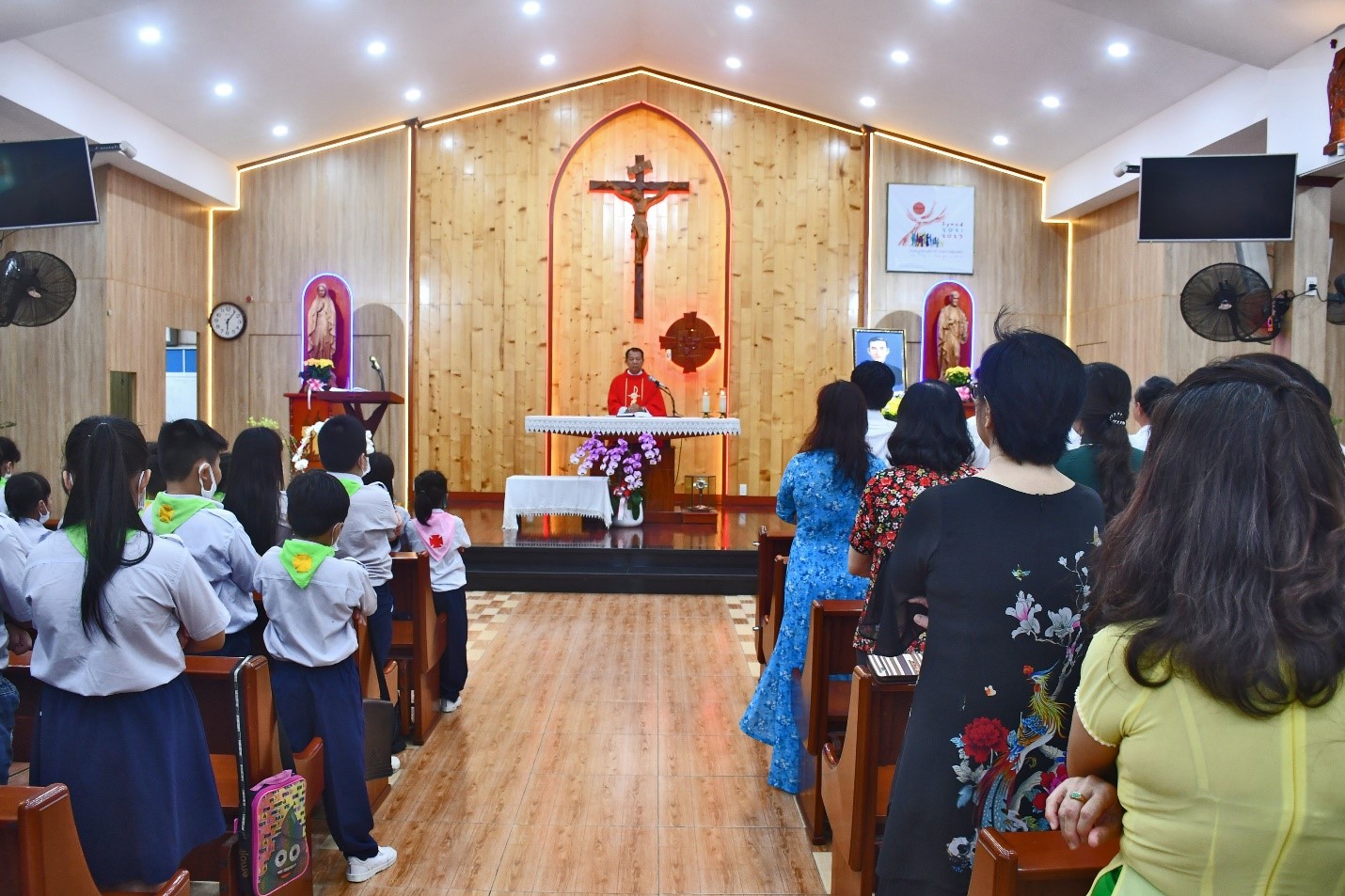 Lễ Thánh Tôma Trần Văn Thiện tại giáo xứ Mông Triệu