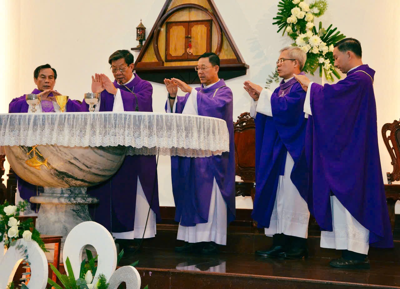 Giáo xứ Hà Đông: Thánh lễ cầu nguyện cho Cha cố Phêrô Vêrôna Chu Quang Minh - SJ