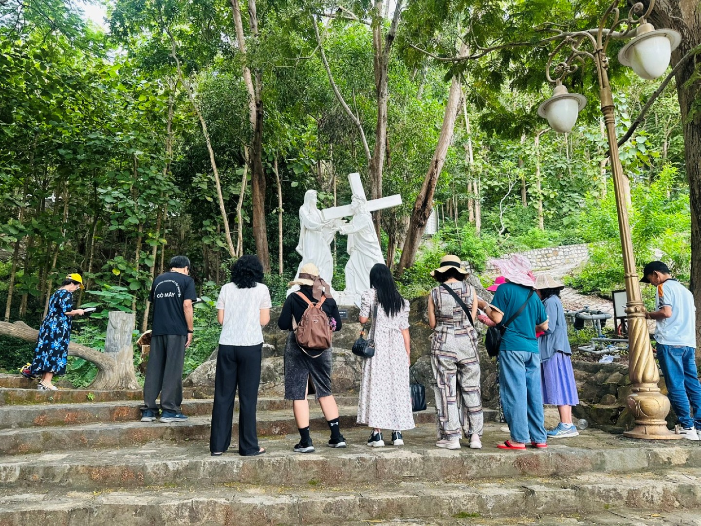 Cộng đoàn Kinh Thánh giáo xứ Gò Mây hành hương Đức Mẹ Bãi Dâu