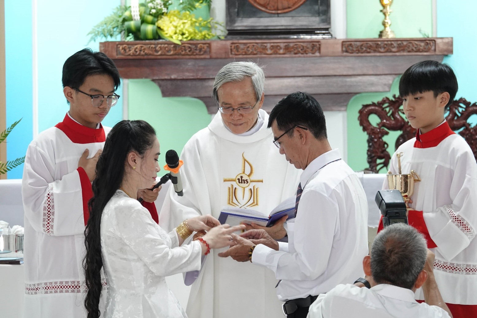 Đôi nhẫn ước giao, một đời chung thủy sau 13 năm gắn bó