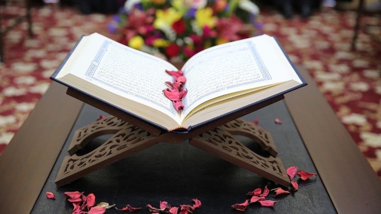 Vì hòa bình và sống chung, Kinh Thánh và Koran được dạy trong các trường học ở Malaysia