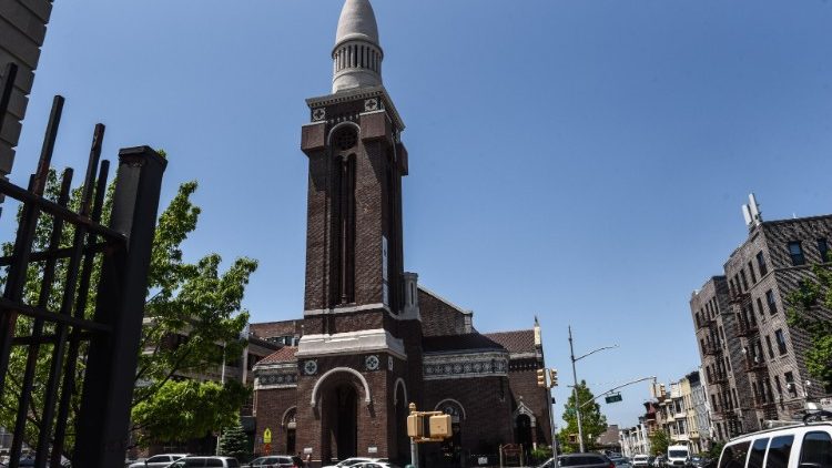 Tòa án Tối cao Hoa Kỳ tạm dừng lệnh hạn chế tham dự tại các nơi thờ phượng ở New York