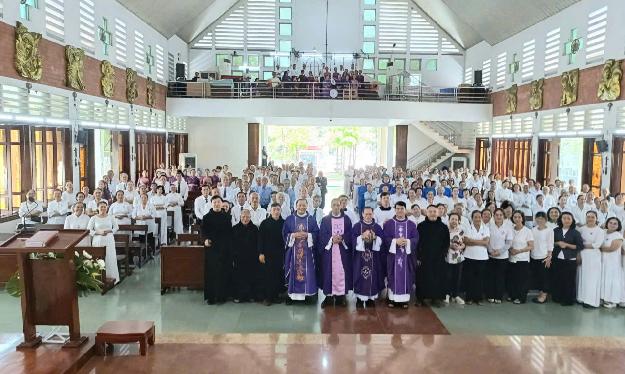 Gia đình Chăm Sóc Bệnh Nhân liên xứ Sài Gòn cầu nguyện cho các Linh hồn - 2025