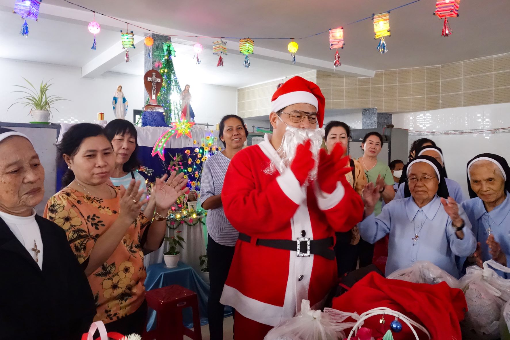 Giáo xứ Gia Định: Chia sẻ niềm vui Giáng Sinh 2022