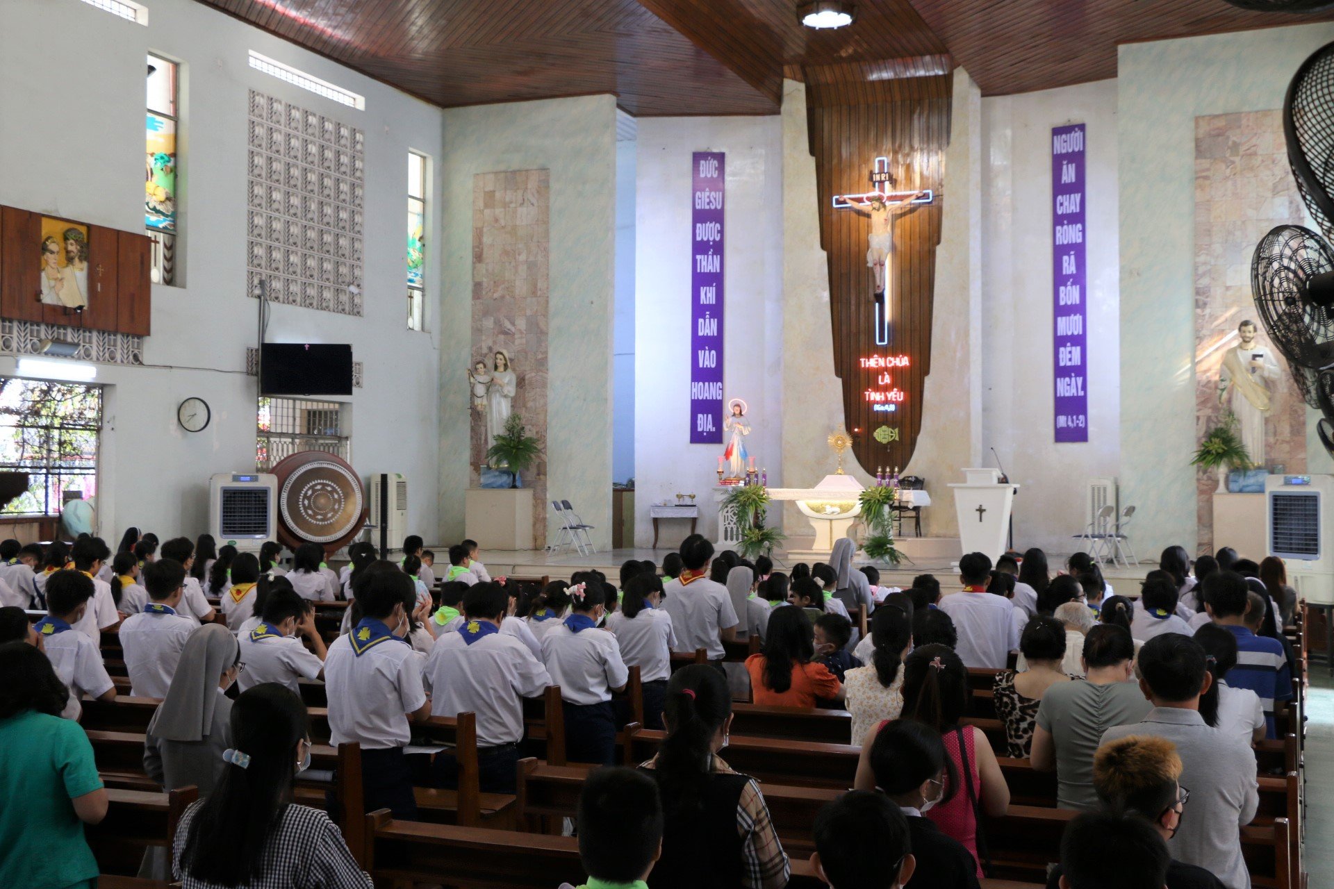 Ngày Chầu lượt tại giáo xứ Tân Trang (26-02-2023)