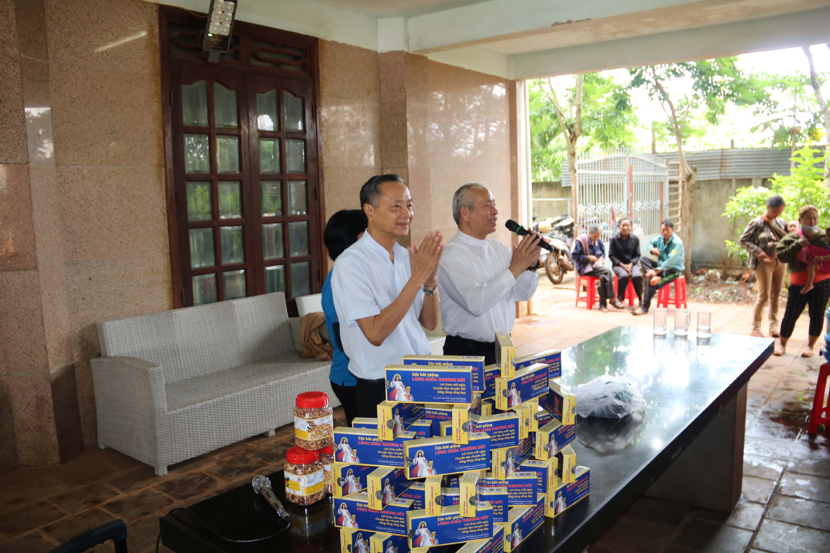 Giáo xứ Tân Việt: Cộng đoàn Lòng Chúa Thương Xót thăm giáo điểm Lộc An ngày 27-4-2021