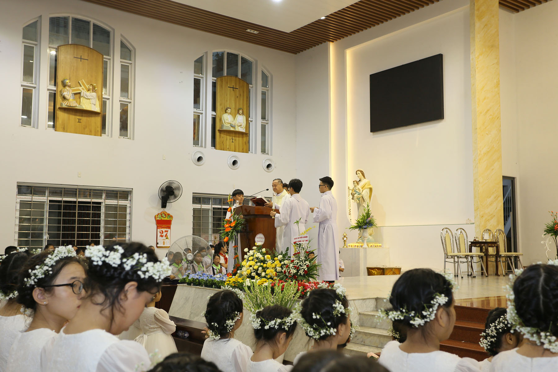 Giáo xứ Tân Việt: Bế mạc tháng hoa 27/05/2023