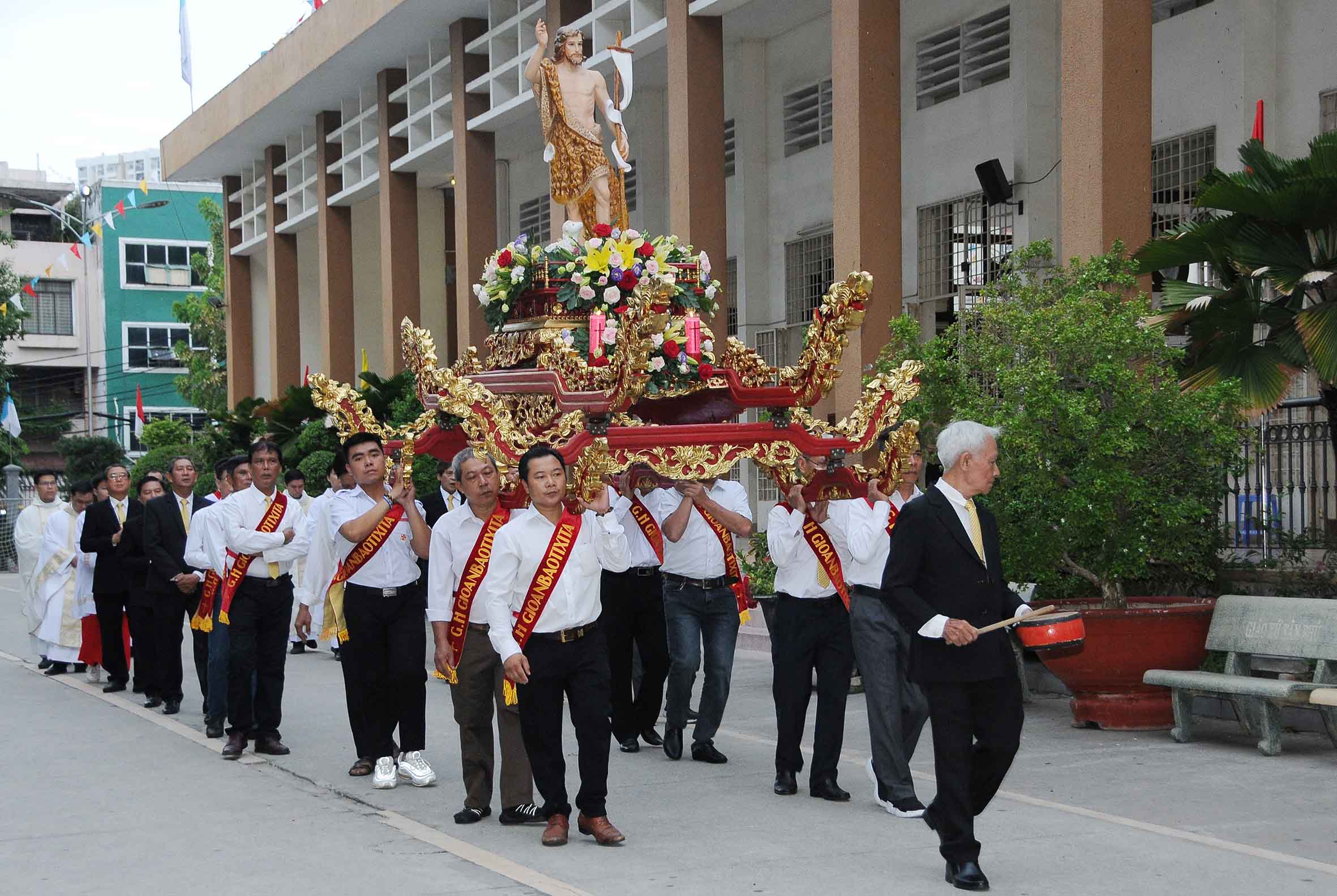 Giáo xứ Tân Phú: Mừng kính Thánh Gioan Baotixita - Kỷ niệm 19 năm linh mục của cha chánh xứ