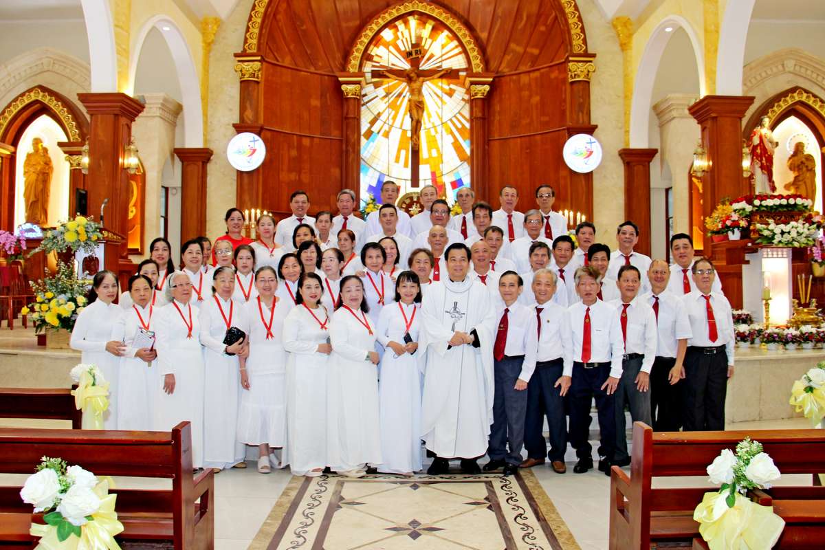 Thánh lễ tôn vinh Thánh Tâm Chúa Giêsu, mừng bổn mạng Gia đình Phạt Tạ Thánh Tâm giáo xứ Bùi Phát