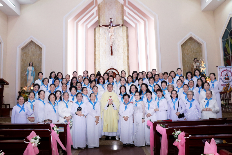 Giáo xứ Tân Chí Linh: Hội Các Bà Mẹ Công Giáo mừng bổn mạng