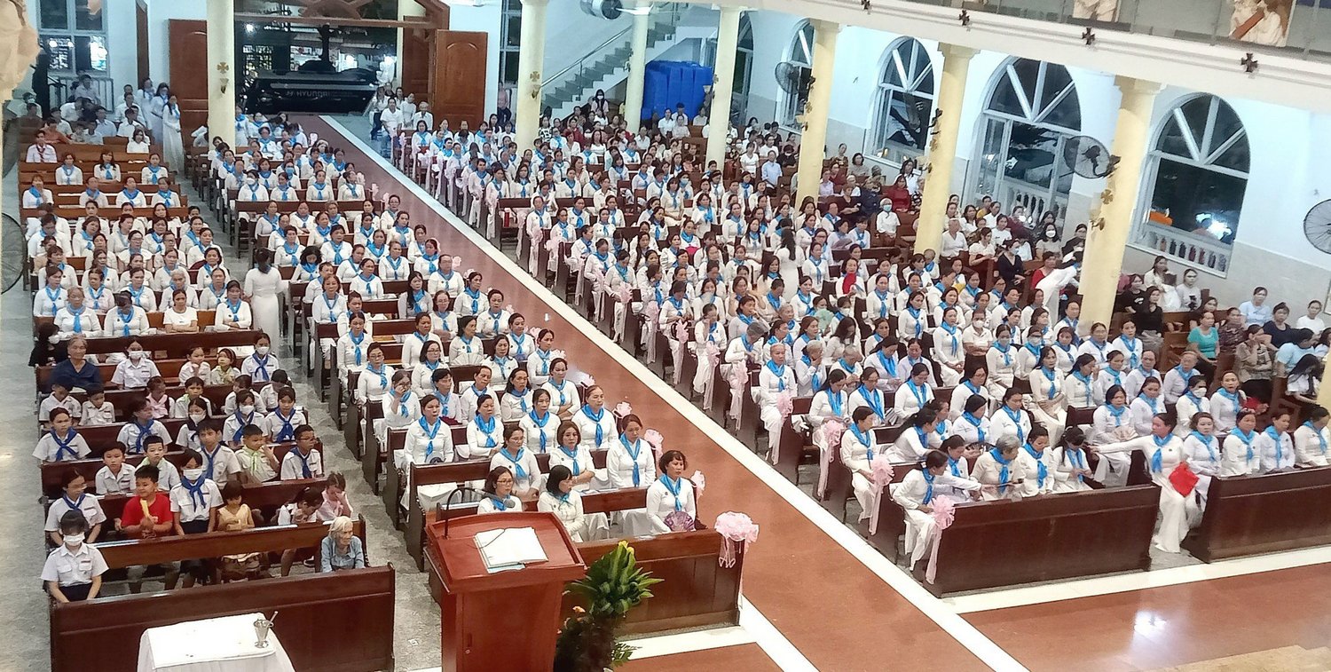GX Tân Đông: Thánh lễ mừng kính Thánh Mônica- Bổn mạng hội CBMCG