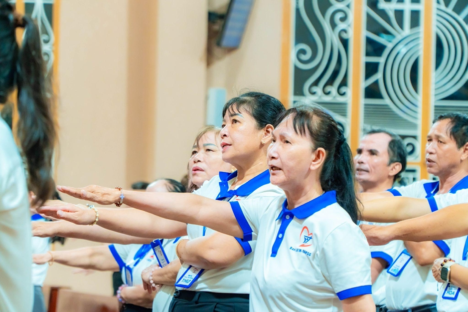 Giáo xứ Thánh Phaolô: 63 thành viên tuyên hứa dấn thân cho sứ vụ loan báo Tin Mừng
