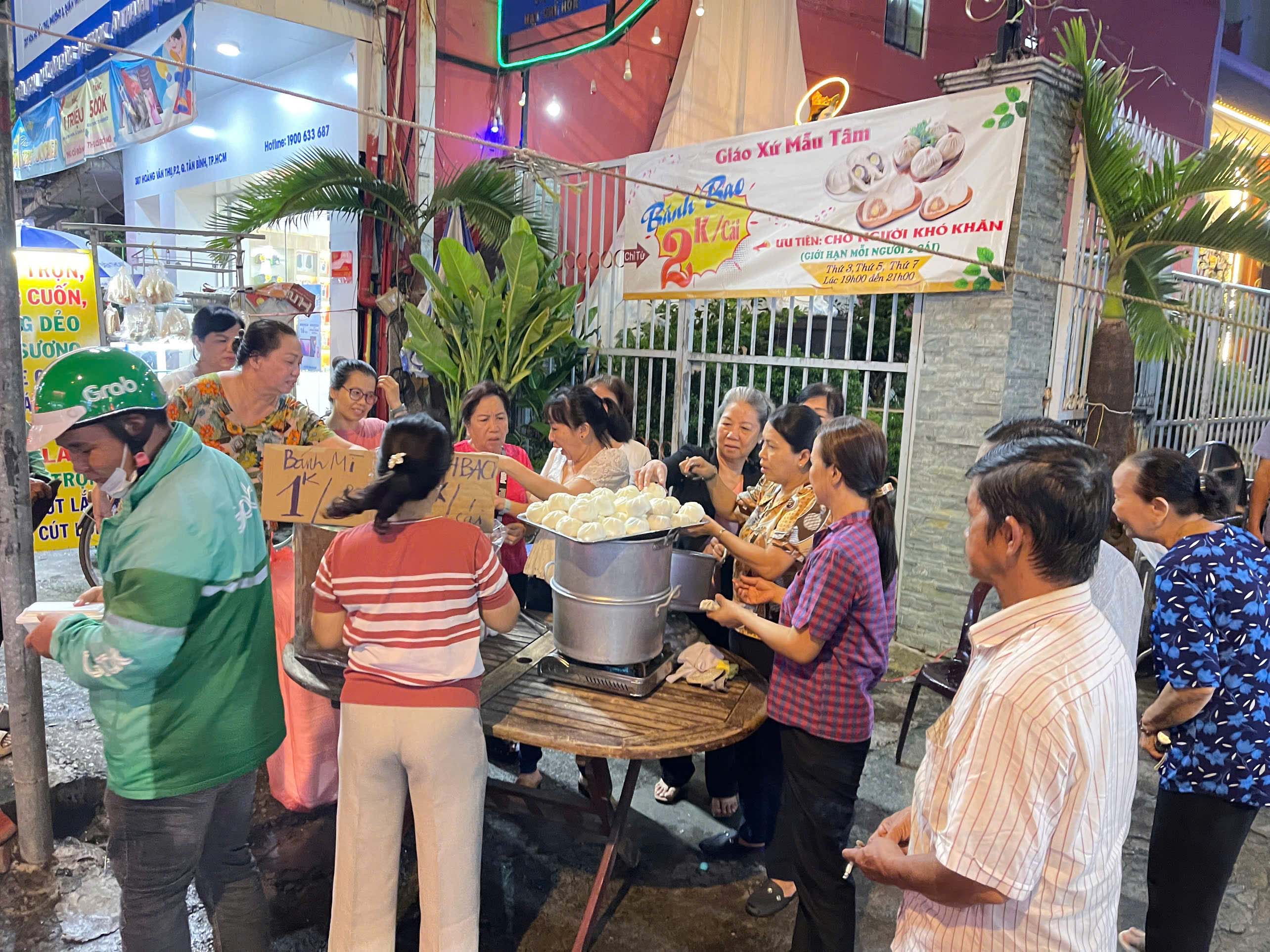 Chương trình “Bánh bao 2k” và “Bánh mì 1k” tại giáo xứ Mẫu Tâm