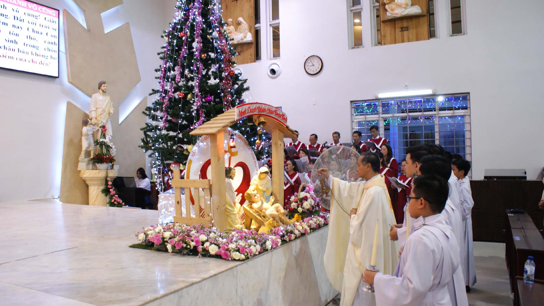 Giáo xứ Tân Việt: Thánh lễ đêm Giáng Sinh
