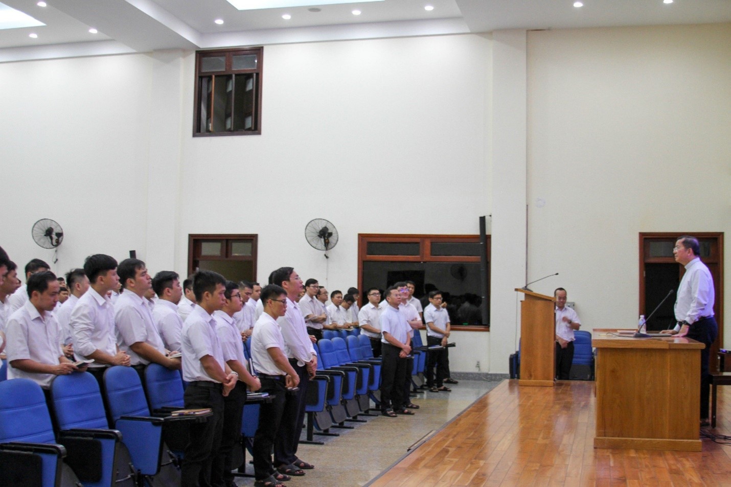 ĐCV Thánh Giuse Sài Gòn: ĐGM Giuse Nguyễn Tấn Tước thăm và huấn đức chủng sinh