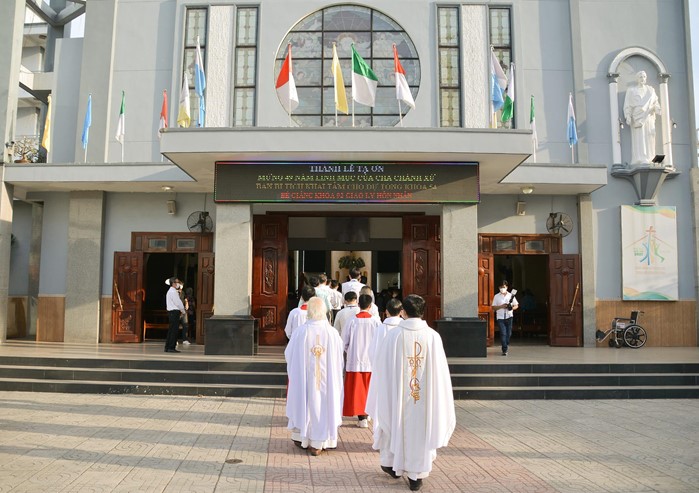 Nhà thờ Thạch Đà: Thánh lễ tạ ơn 49 năm Linh mục cha chánh xứ - Ban các Bí tích Khai tâm 28-4-2022