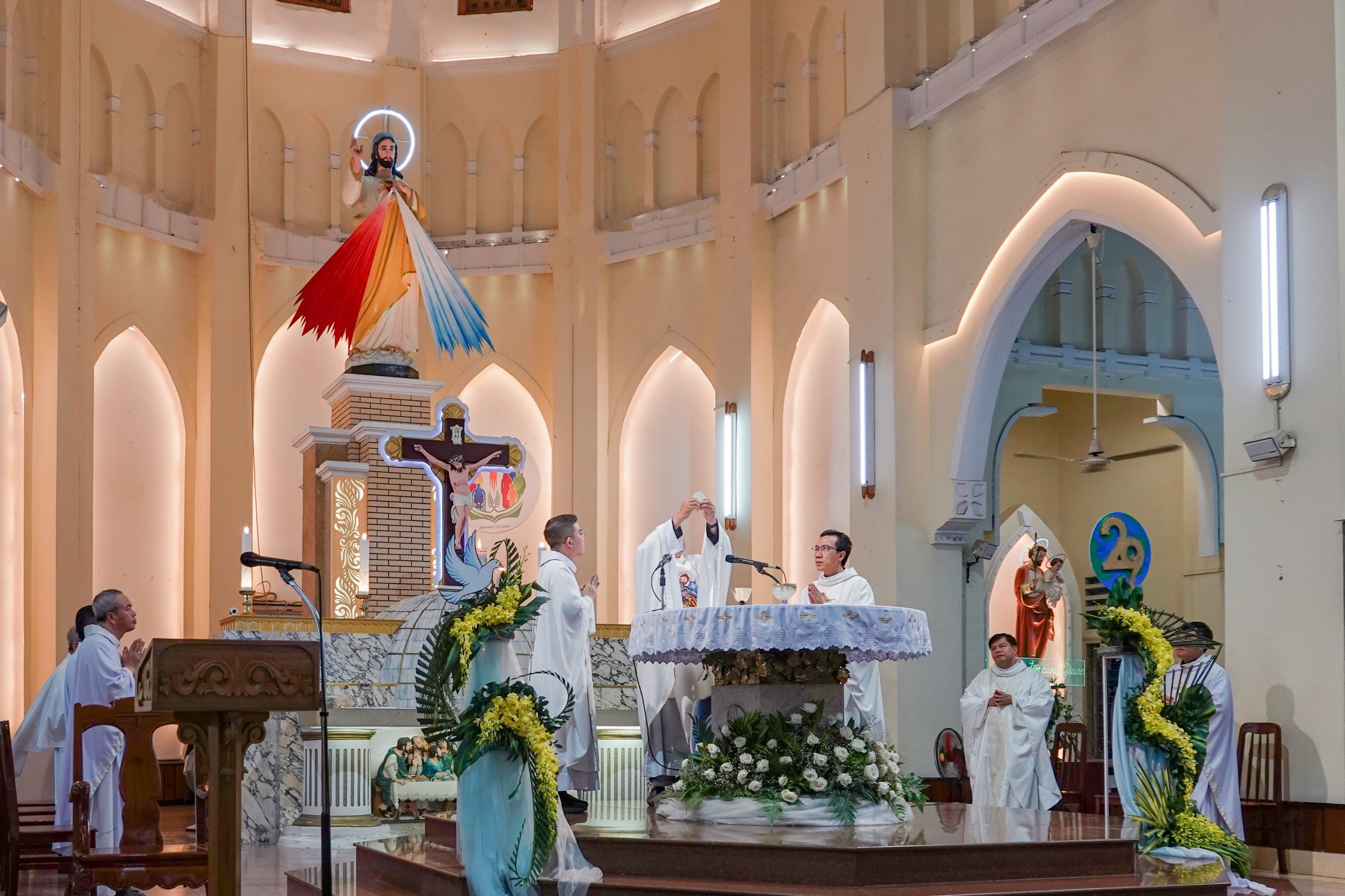 Giáo xứ Gia Định: Thánh lễ Tạ ơn, kỷ niệm 29 năm Hồng ân của Chánh xứ Giuse