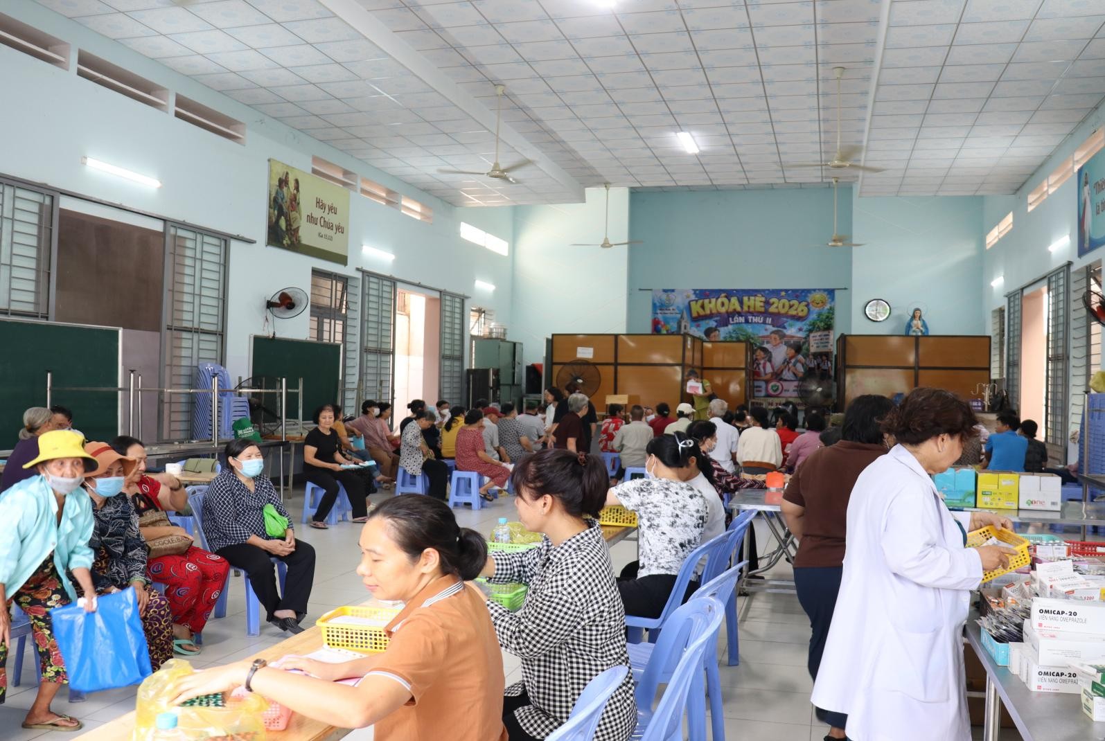 Dòng Mẹ Chúa Cứu Chuộc: Khám bệnh và phát thuốc miễn phí cho những người có hoàn cảnh khó khăn