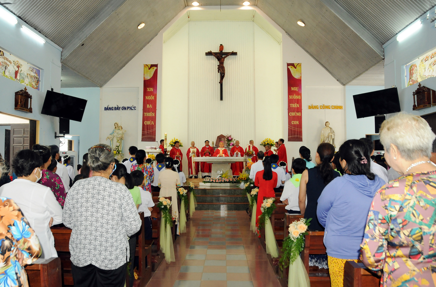 Giới Doanh nhân Công giáo: Hát lễ & bác ái tại giáo xứ An Thới Đông ngày 27-7-2023