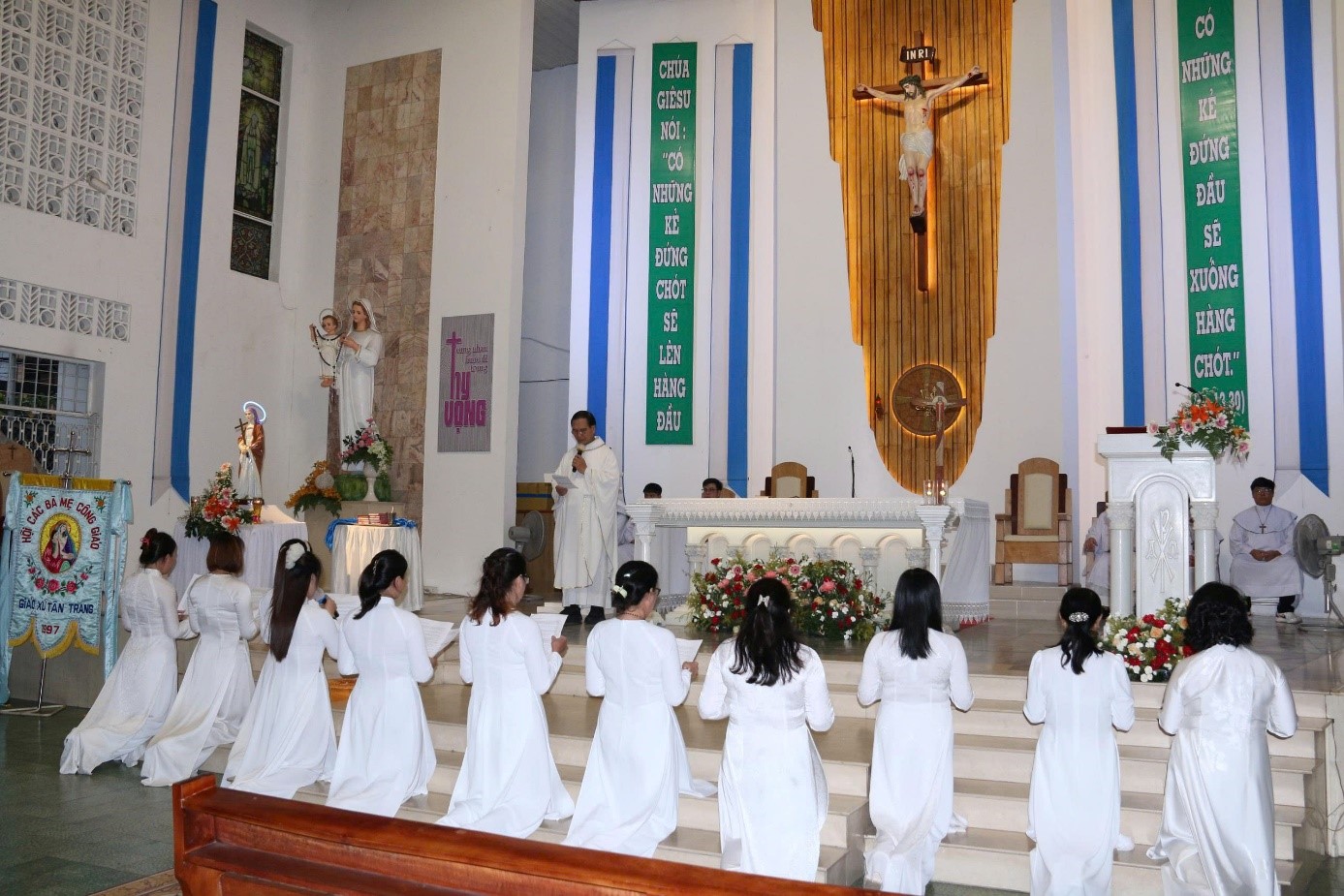 Giáo xứ Tân Trang: Bổn Mạng Hội Các Bà Mẹ Công Giáo