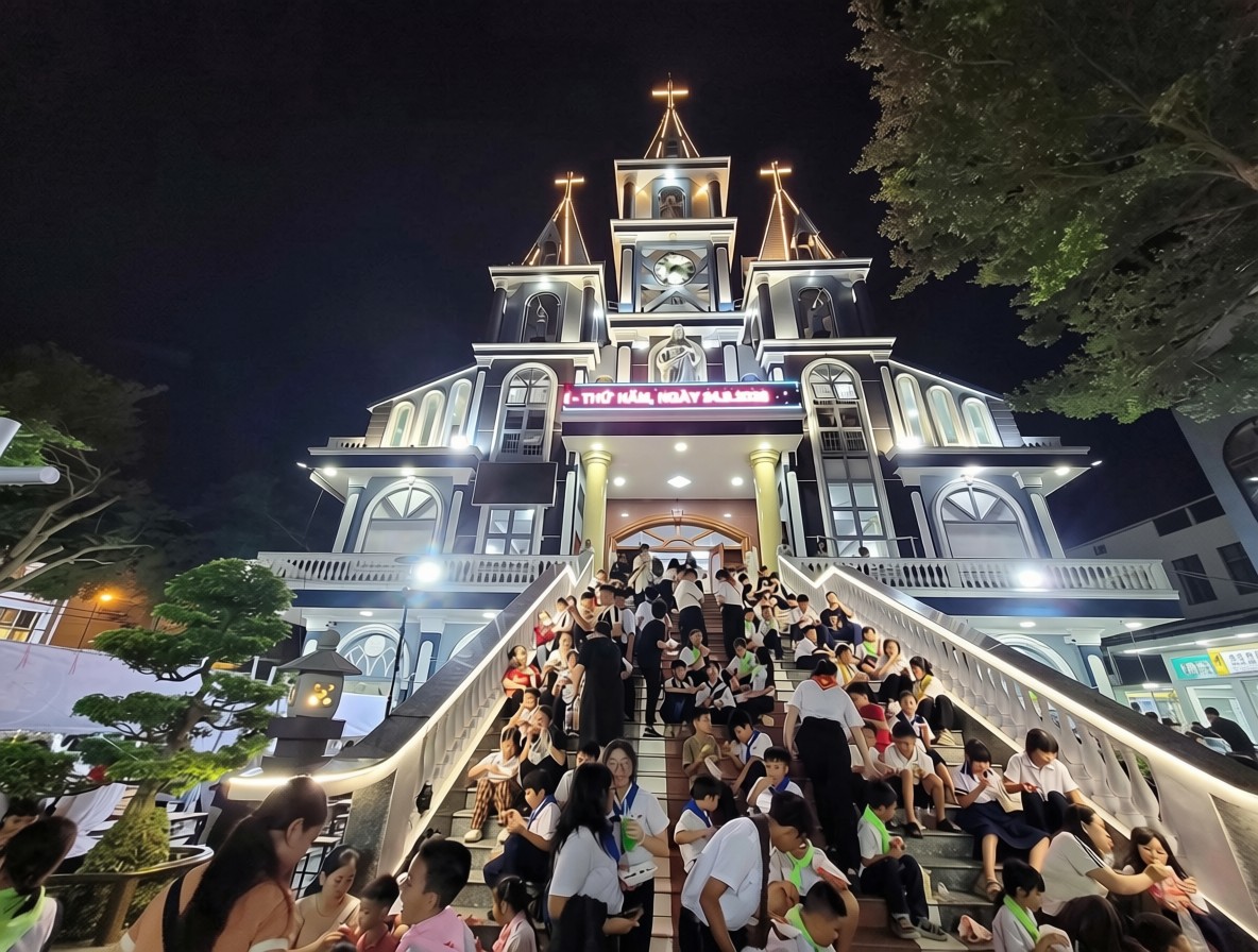Giáo xứ Tân Đông: Thánh lễ Tạ ơn cho thiếu nhi vui Tết Trung thu