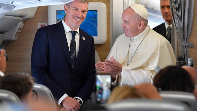 Phỏng vấn Đức Thánh Cha trên chuyến bay Tokyo về Roma, phần II