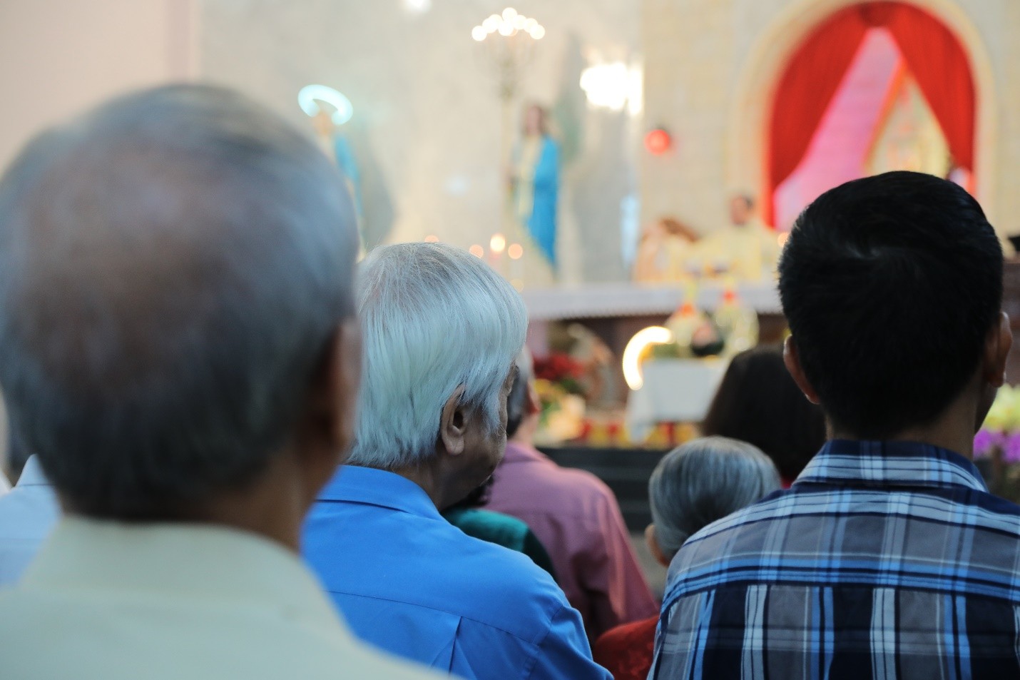 Từ "Sứ Vụ Cầu Nguyện" của các Cha hưu, nghĩ về những "Trụ Cột" thầm lặng trong giáo xứ