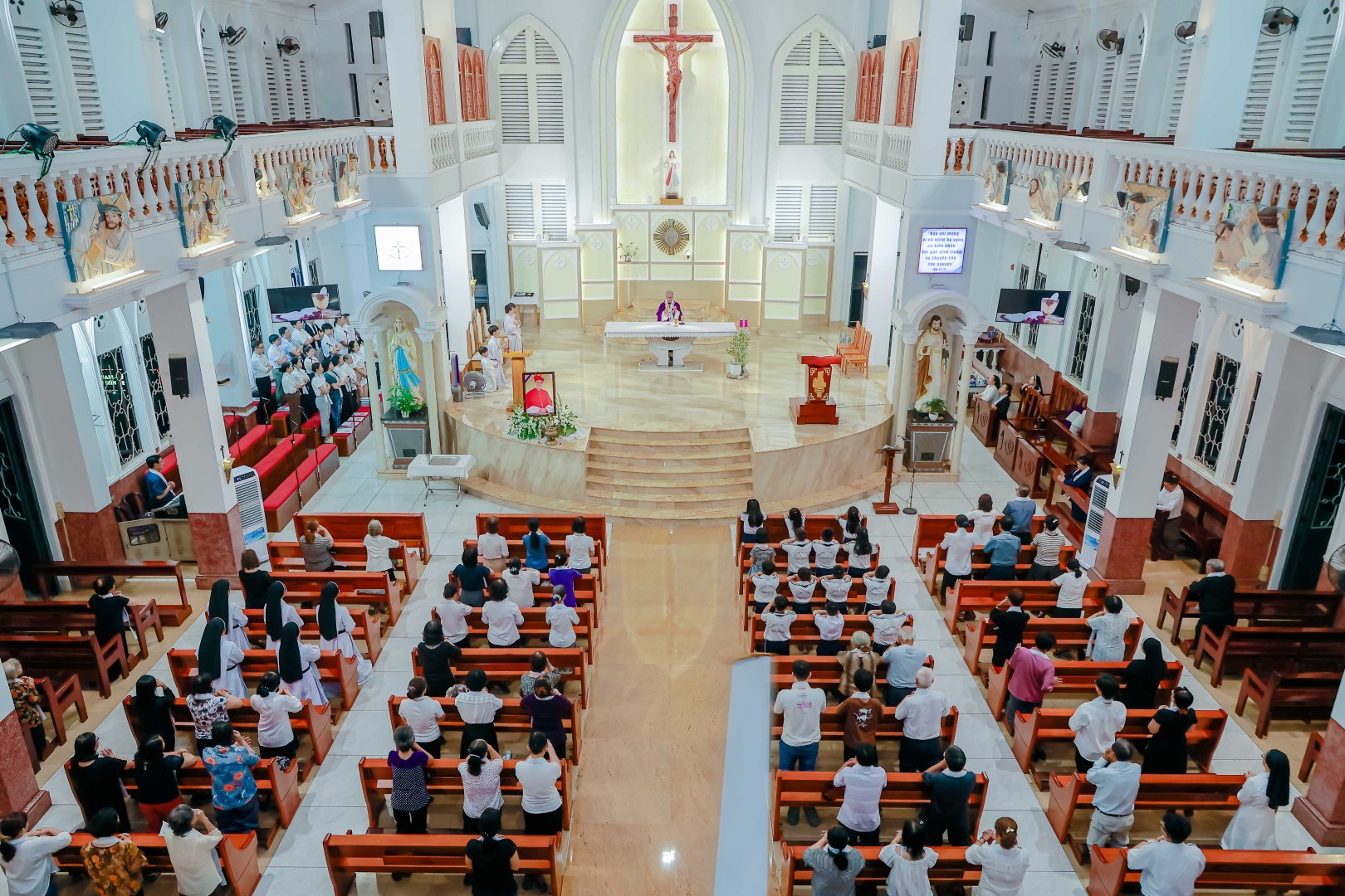 Gia đình họ đạo Gò Vấp thương nhớ Đức cố Hồng Y Gioan Baotixita