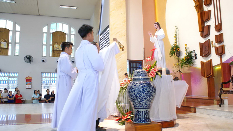Giáo xứ Tân Việt: Đại lễ Lòng Chúa Thương Xót