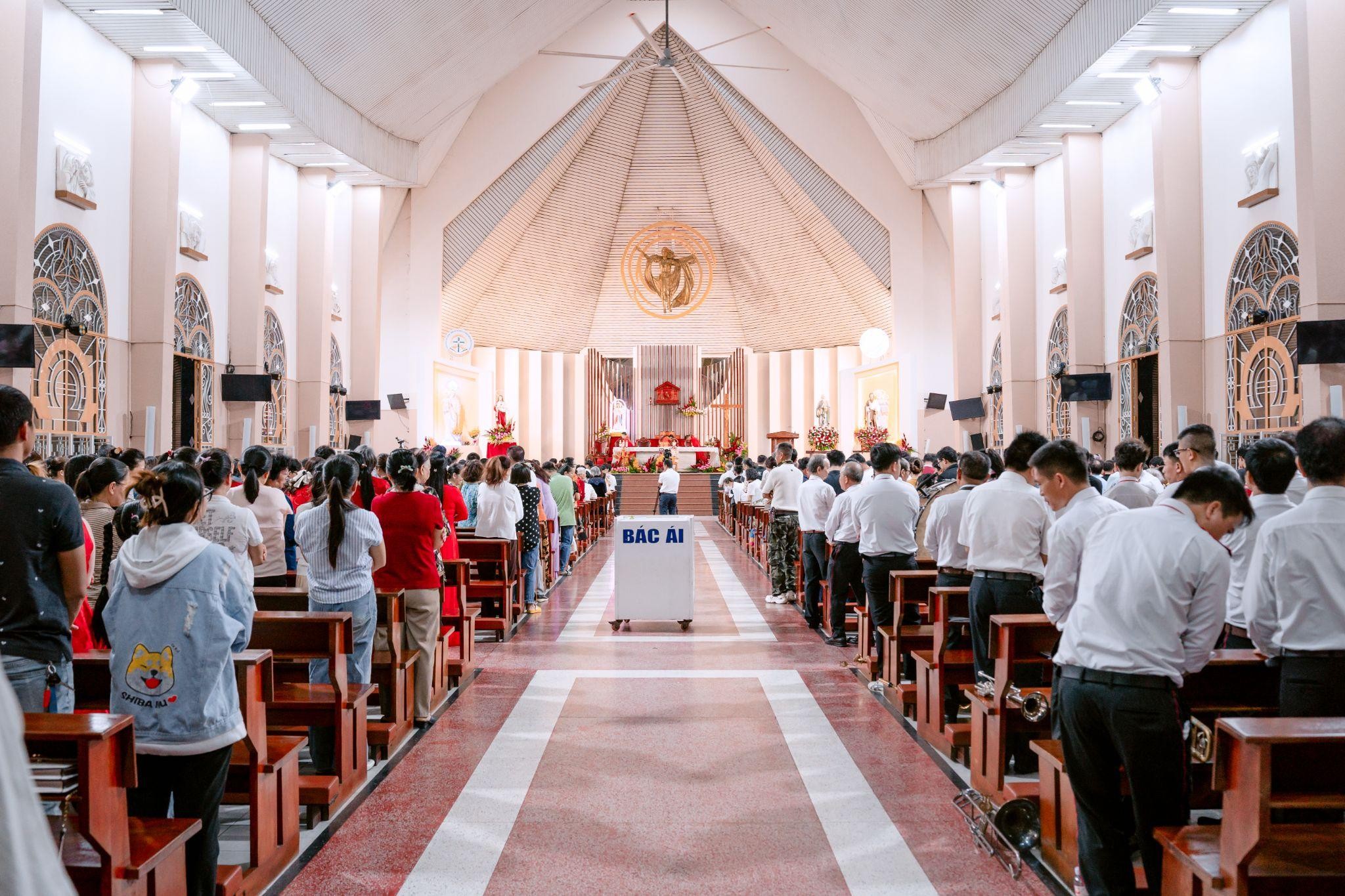 Giáo xứ Thánh Phaolô: Thánh lễ mừng kính hai Thánh Tông đồ Phêrô và Phaolô - Bổn mạng Giáo khu II