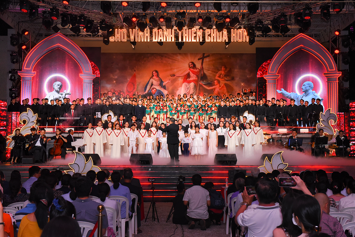Dòng Tên Việt Nam: Đêm Ca Nguyện Hoán Cải và Nên Thánh 29-7-2022