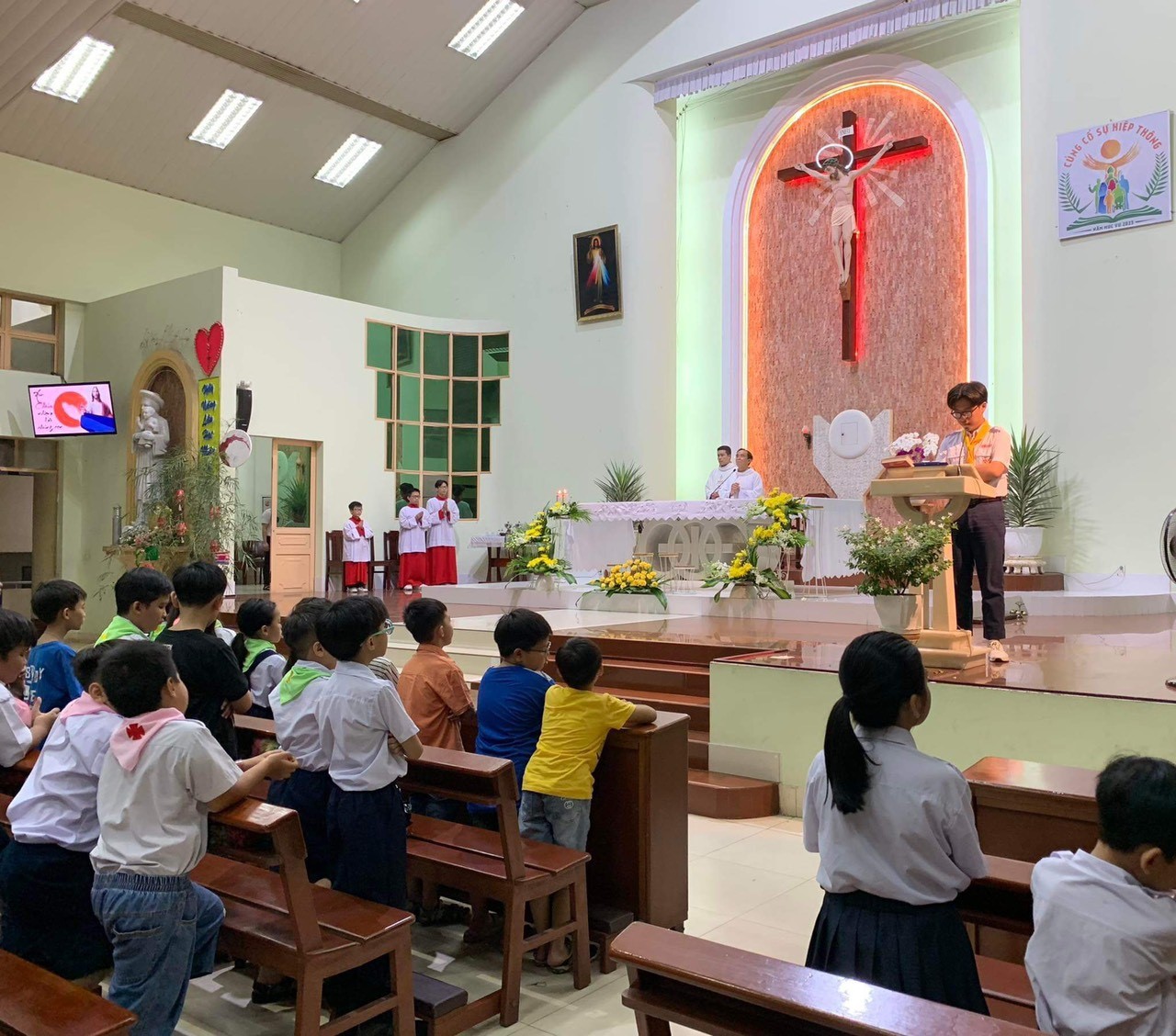 GX Lam Sơn: Thánh lễ kính  các Tổng Lãnh Thiên Thần - Trung thu cầu nguyện cho các em Thiếu nhi, ngày 29-09-2023